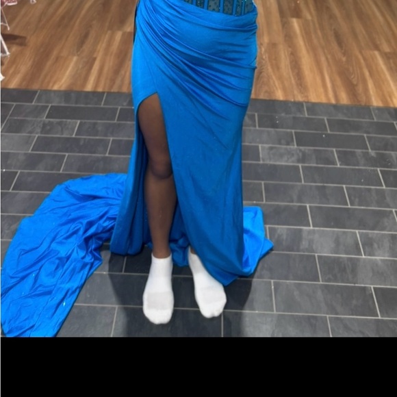 Elegant Blue Strapless Dress - Picture 3 of 7